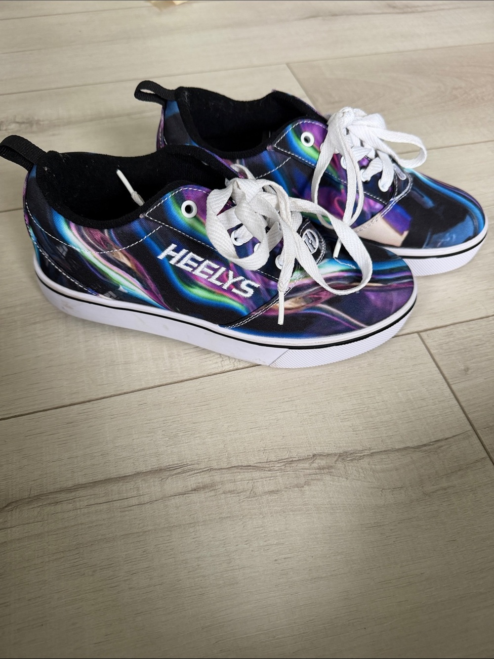 Heelys Kids Black Multi-Color Iridescent Lace-Up Skate Sneakers